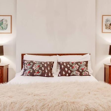 Princes Villa - Large Fully Self Contained Flat, 5 Minutes From The Sea هاستَنغ المظهر الخارجي الصورة