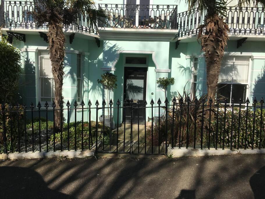 Princes Villa - Large Fully Self Contained Flat, 5 Minutes From The Sea هاستَنغ المظهر الخارجي الصورة