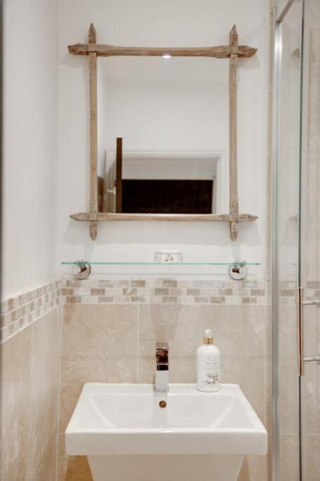 Princes Villa - Large Fully Self Contained Flat, 5 Minutes From The Sea هاستَنغ المظهر الخارجي الصورة
