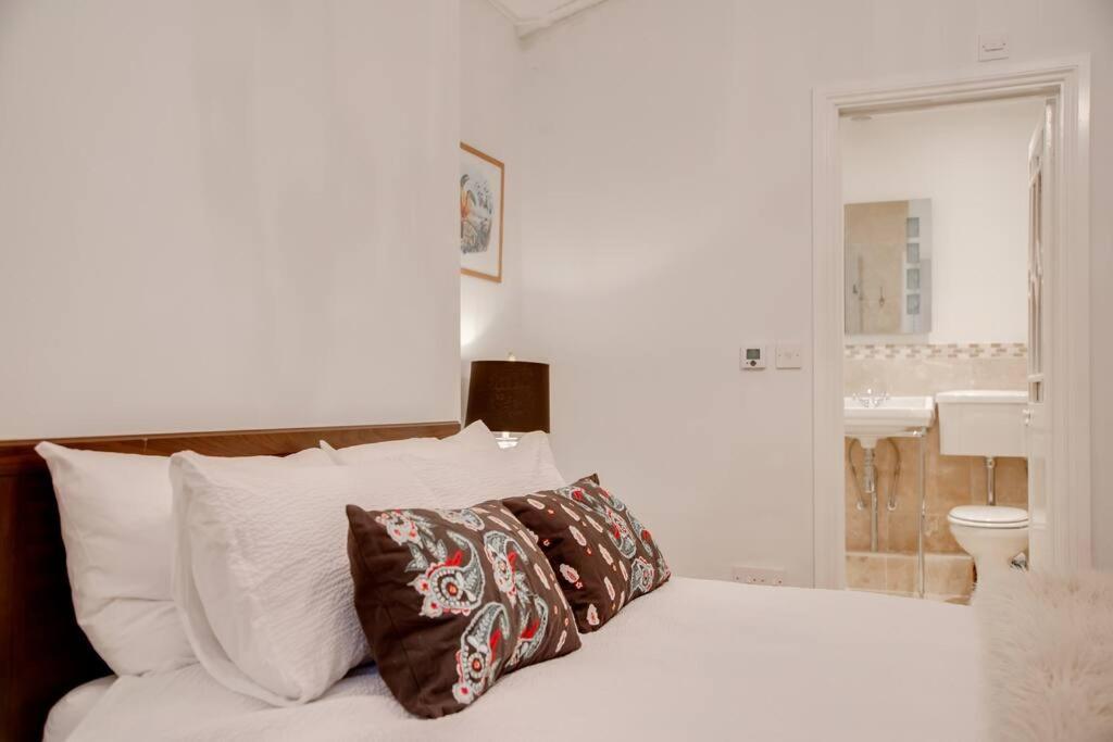 Princes Villa - Large Fully Self Contained Flat, 5 Minutes From The Sea هاستَنغ المظهر الخارجي الصورة