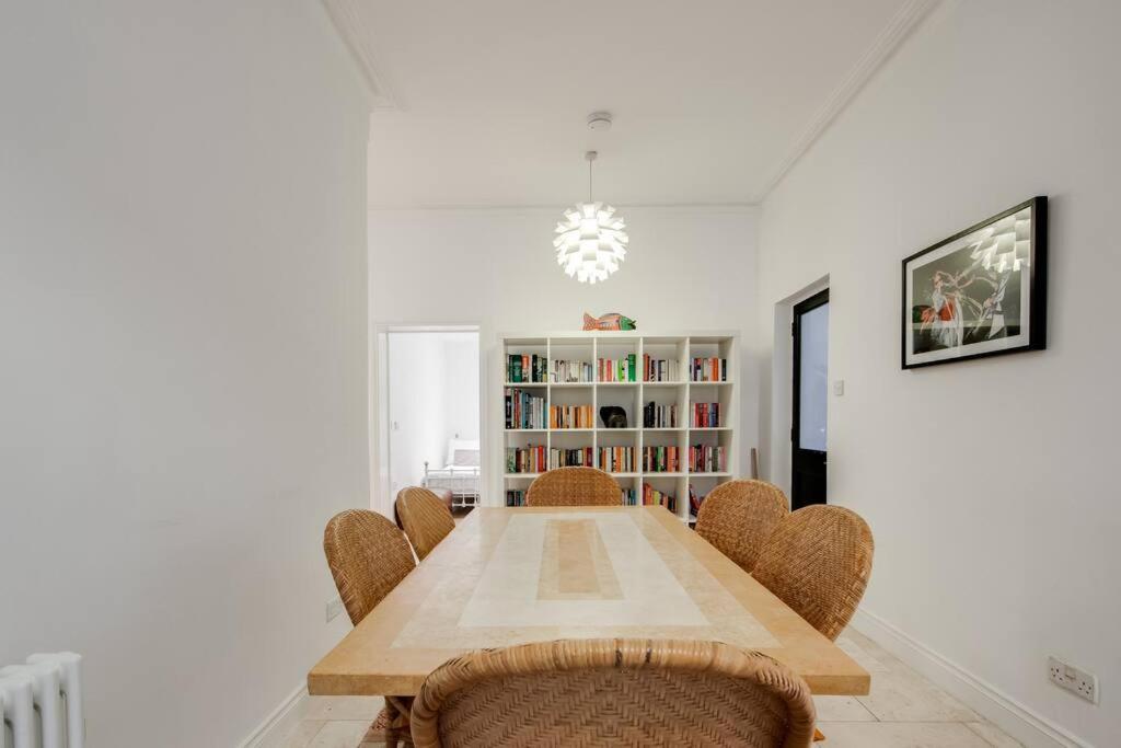 Princes Villa - Large Fully Self Contained Flat, 5 Minutes From The Sea هاستَنغ المظهر الخارجي الصورة