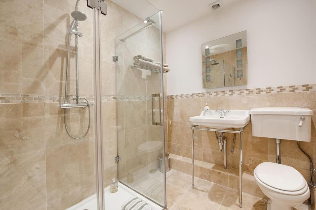 Princes Villa - Large Fully Self Contained Flat, 5 Minutes From The Sea هاستَنغ المظهر الخارجي الصورة