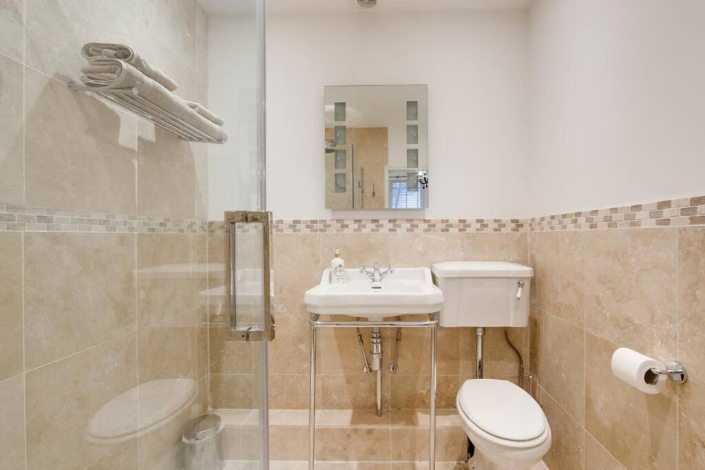 Princes Villa - Large Fully Self Contained Flat, 5 Minutes From The Sea هاستَنغ المظهر الخارجي الصورة