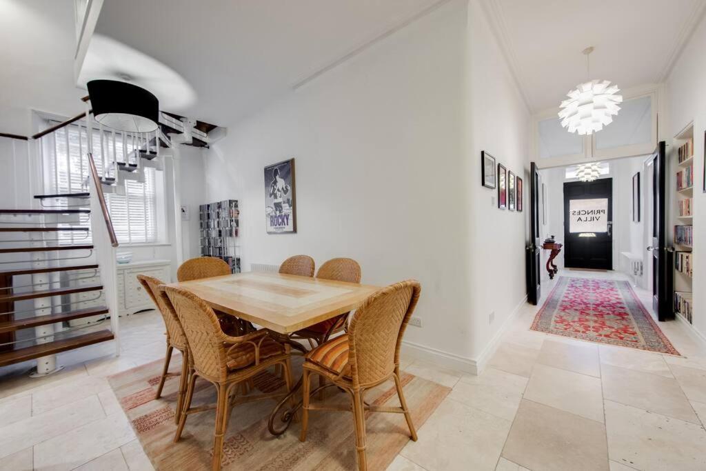Princes Villa - Large Fully Self Contained Flat, 5 Minutes From The Sea هاستَنغ المظهر الخارجي الصورة