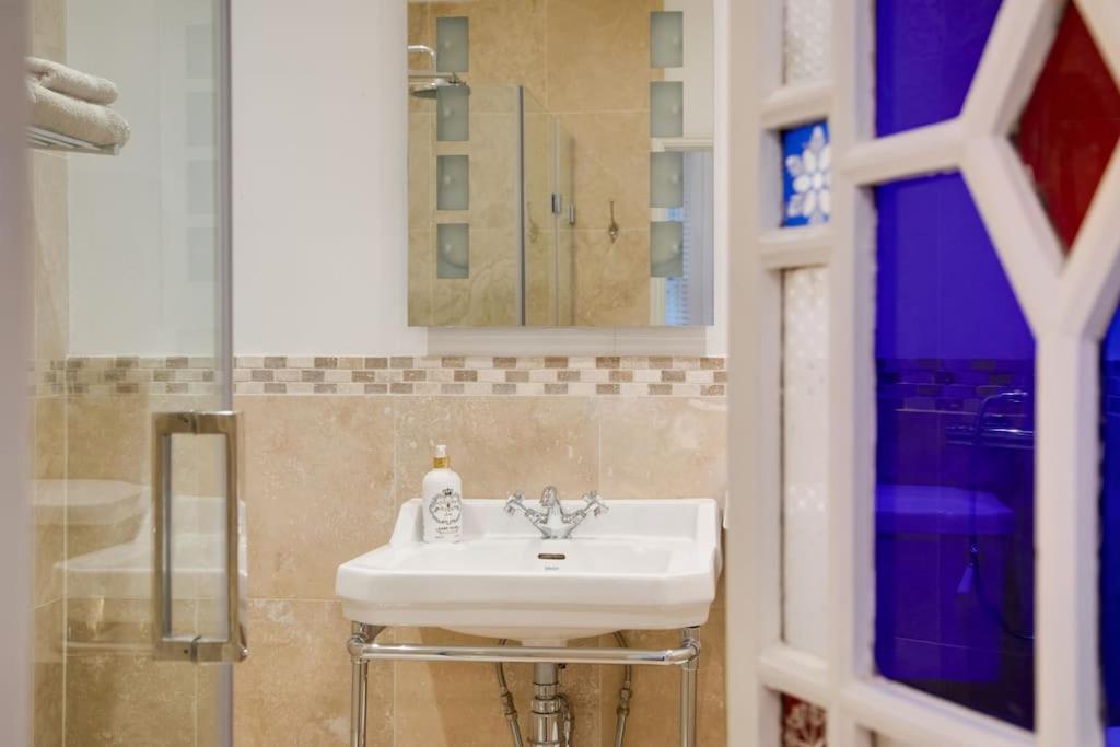 Princes Villa - Large Fully Self Contained Flat, 5 Minutes From The Sea هاستَنغ المظهر الخارجي الصورة